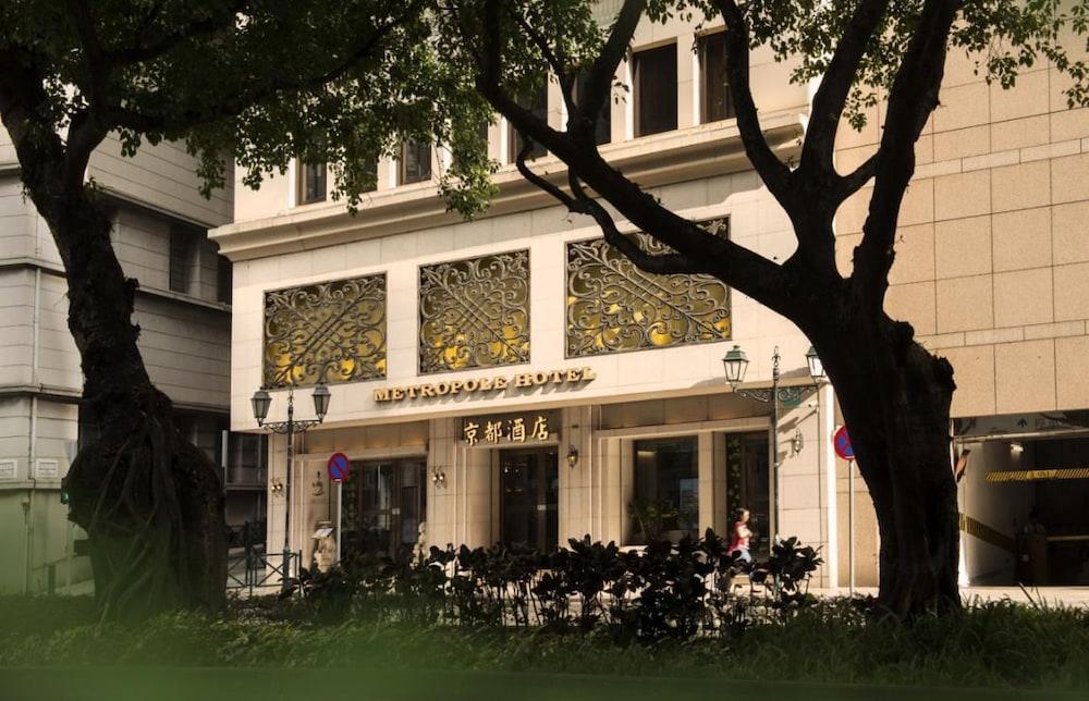 Metropole Hotel 3*