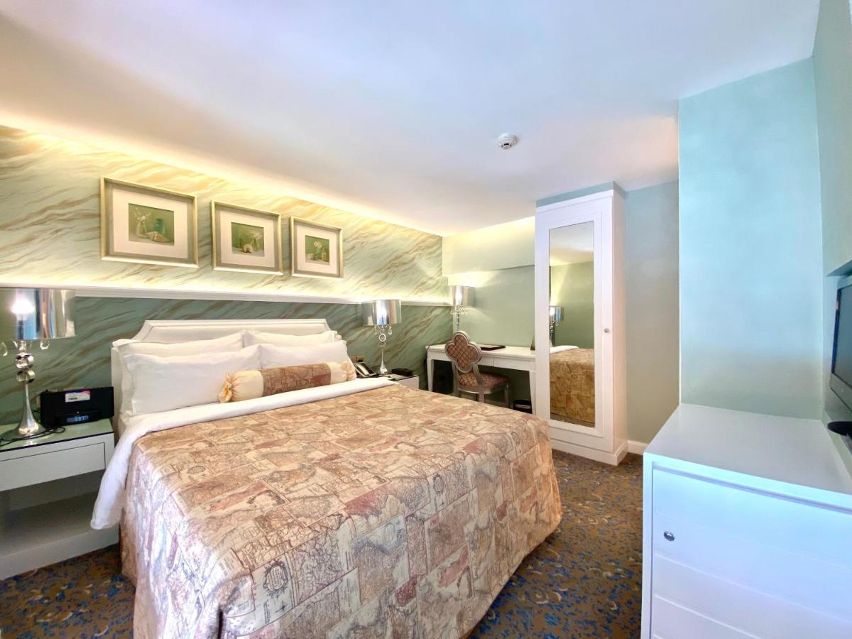 Metropole Hotel 3*