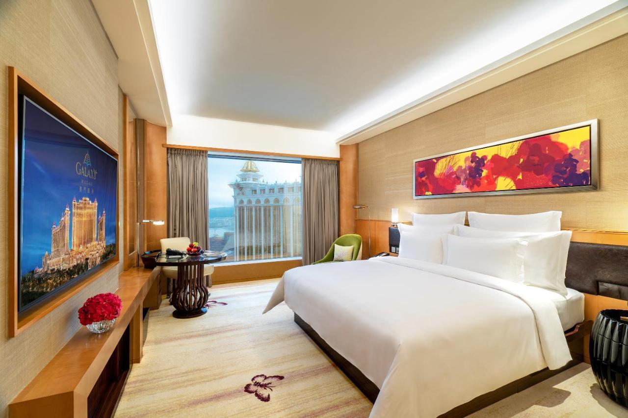 Galaxy Hotel 5*