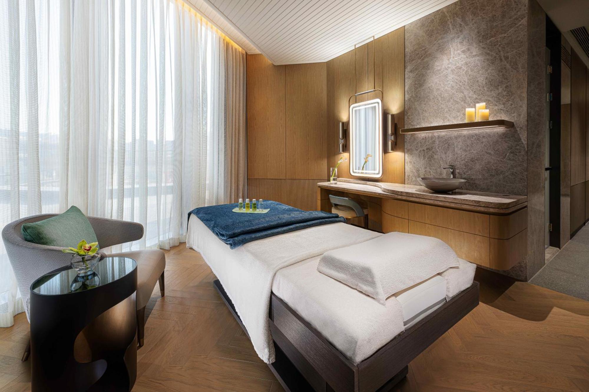 - Epic Tower Hotel 5*