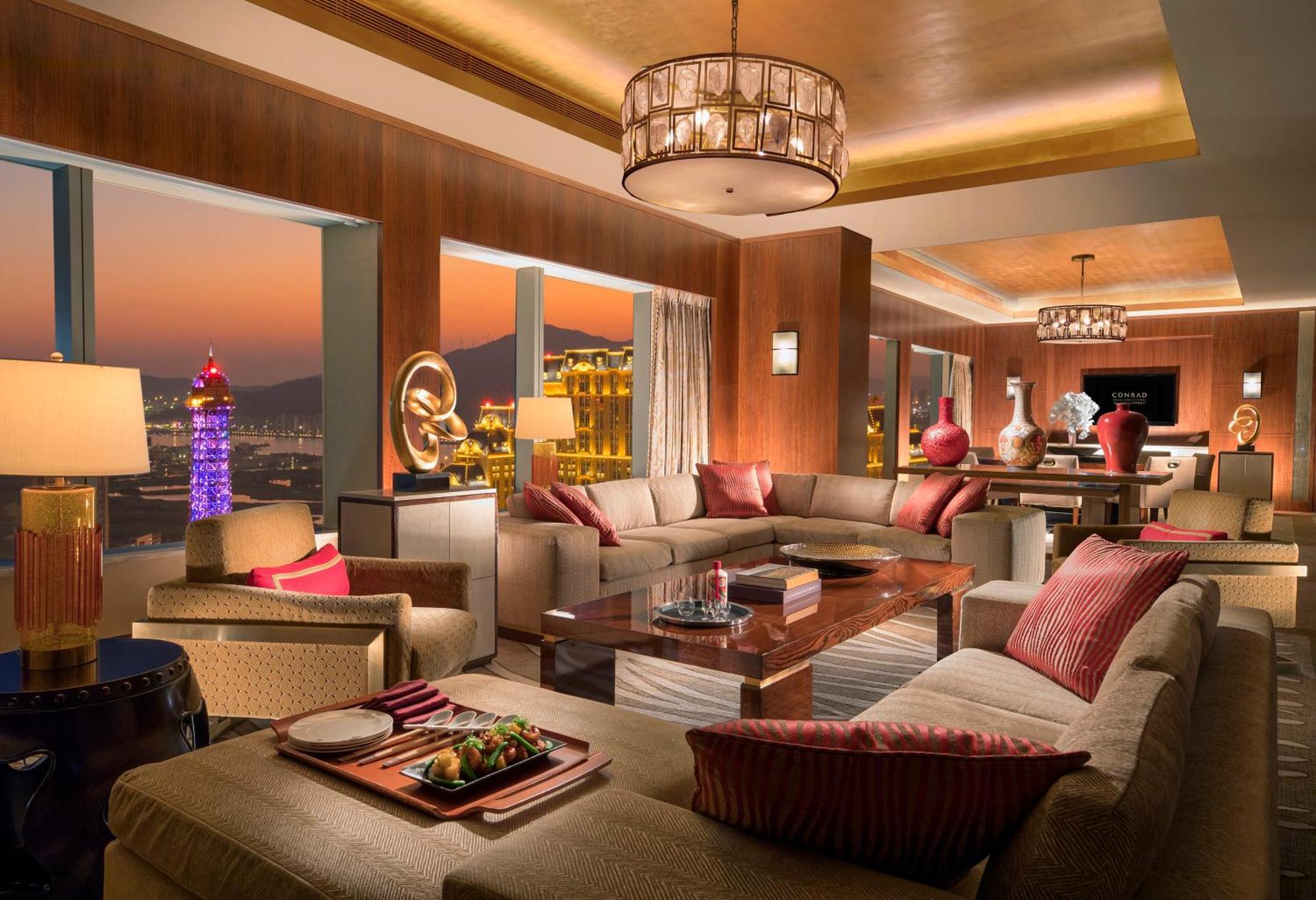Conrad 5*