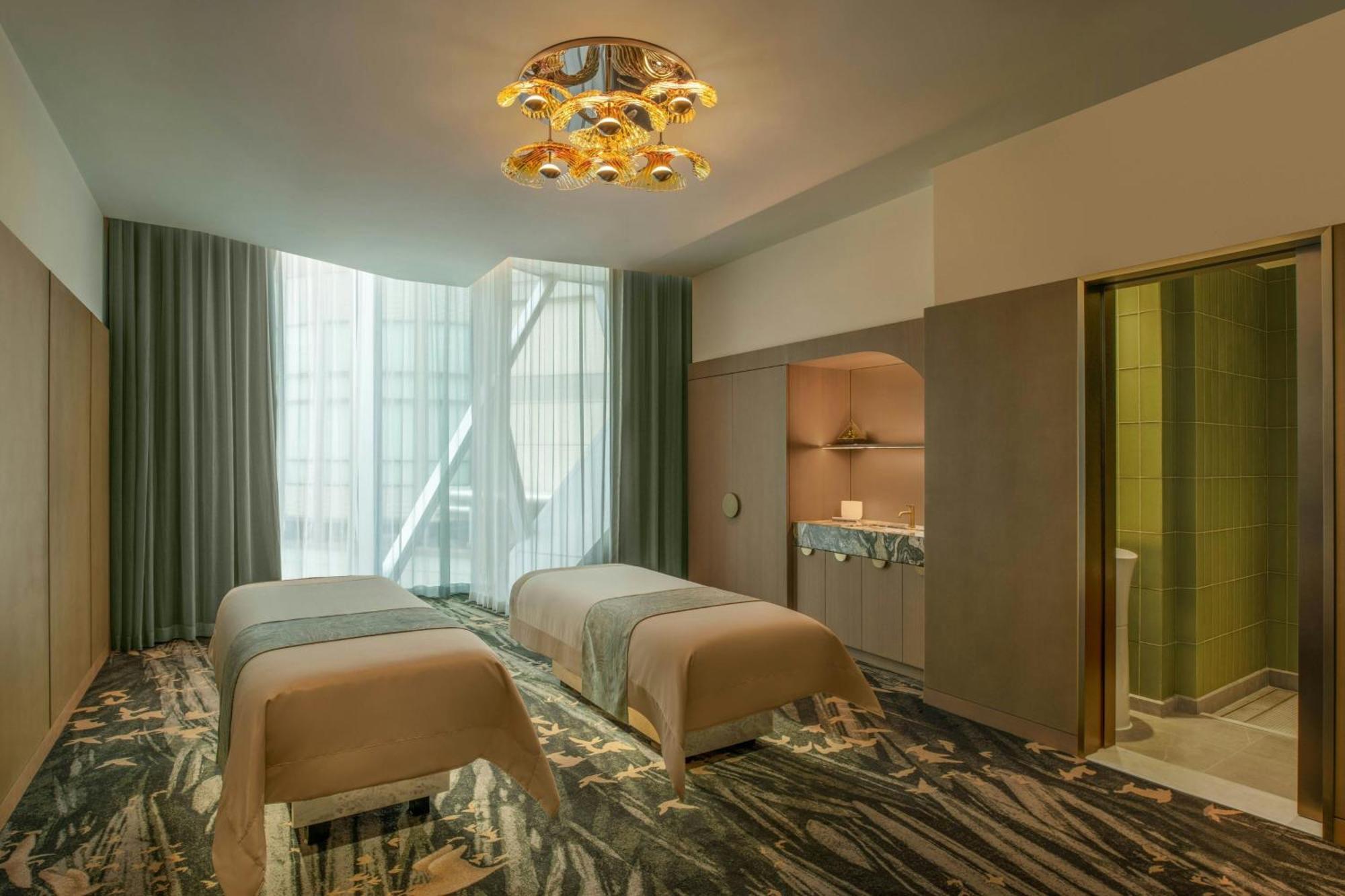 W - Khách sạn 5*