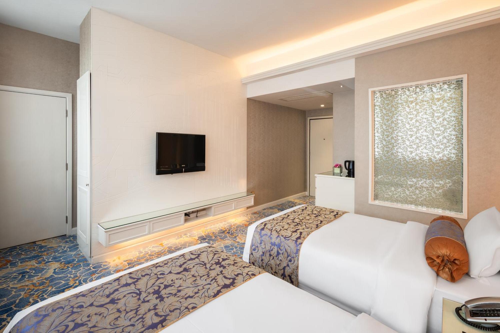 Metropole Hotel 3*