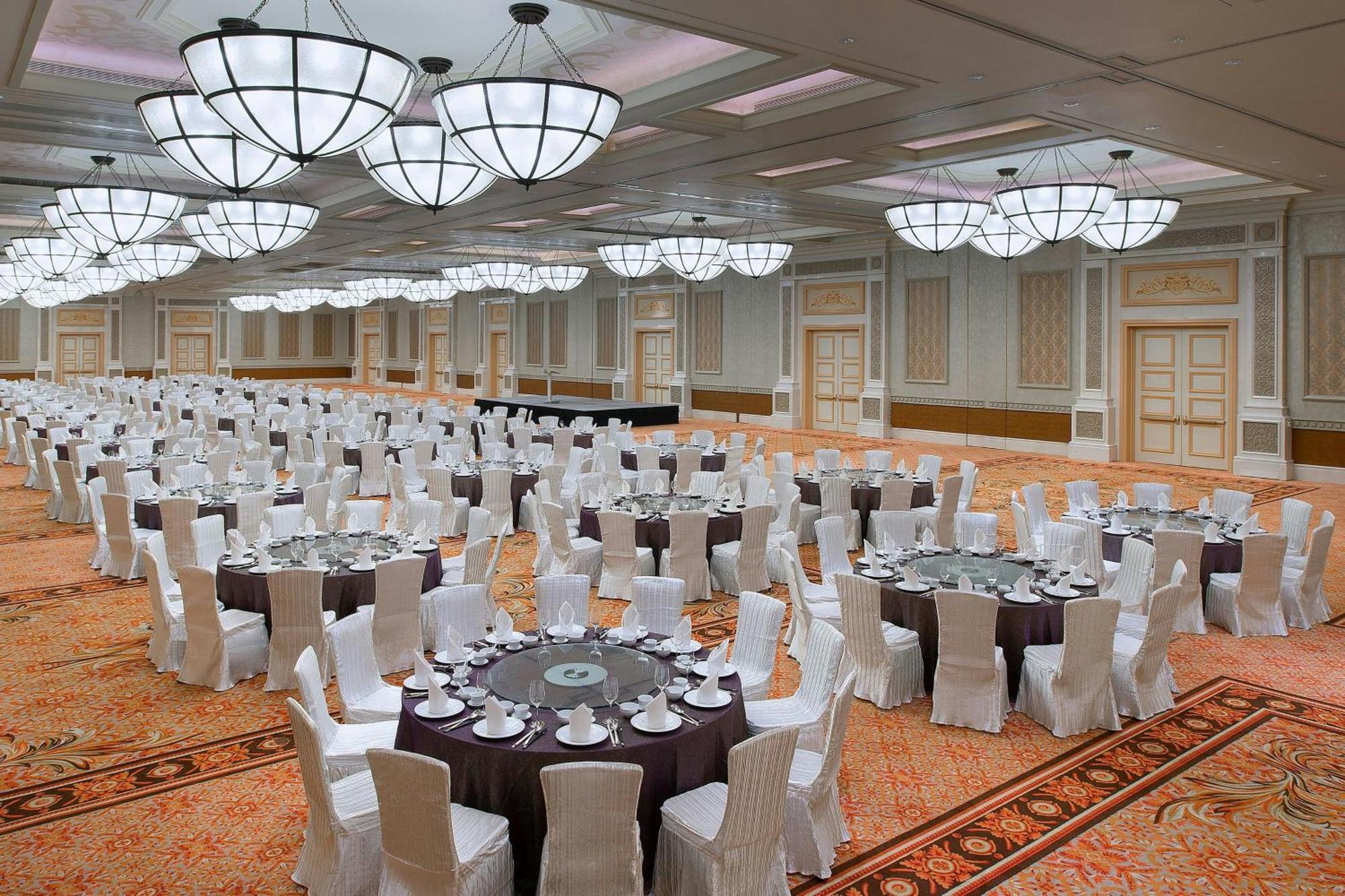 Londoner Grand, A Luxury Collection Hotel, 5*
