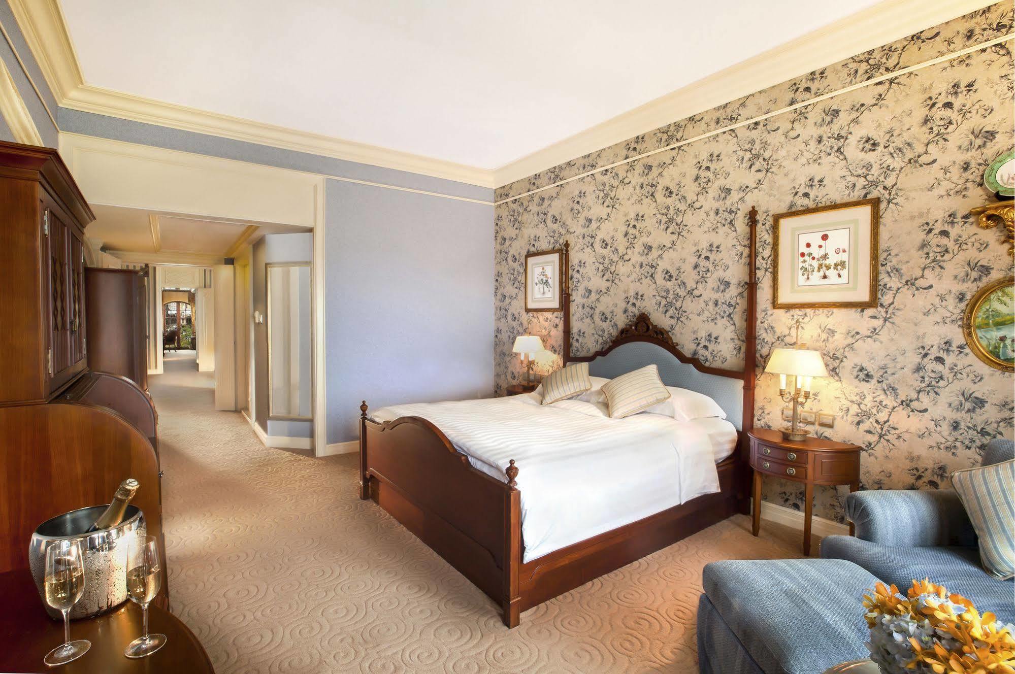 Rocks Hotel