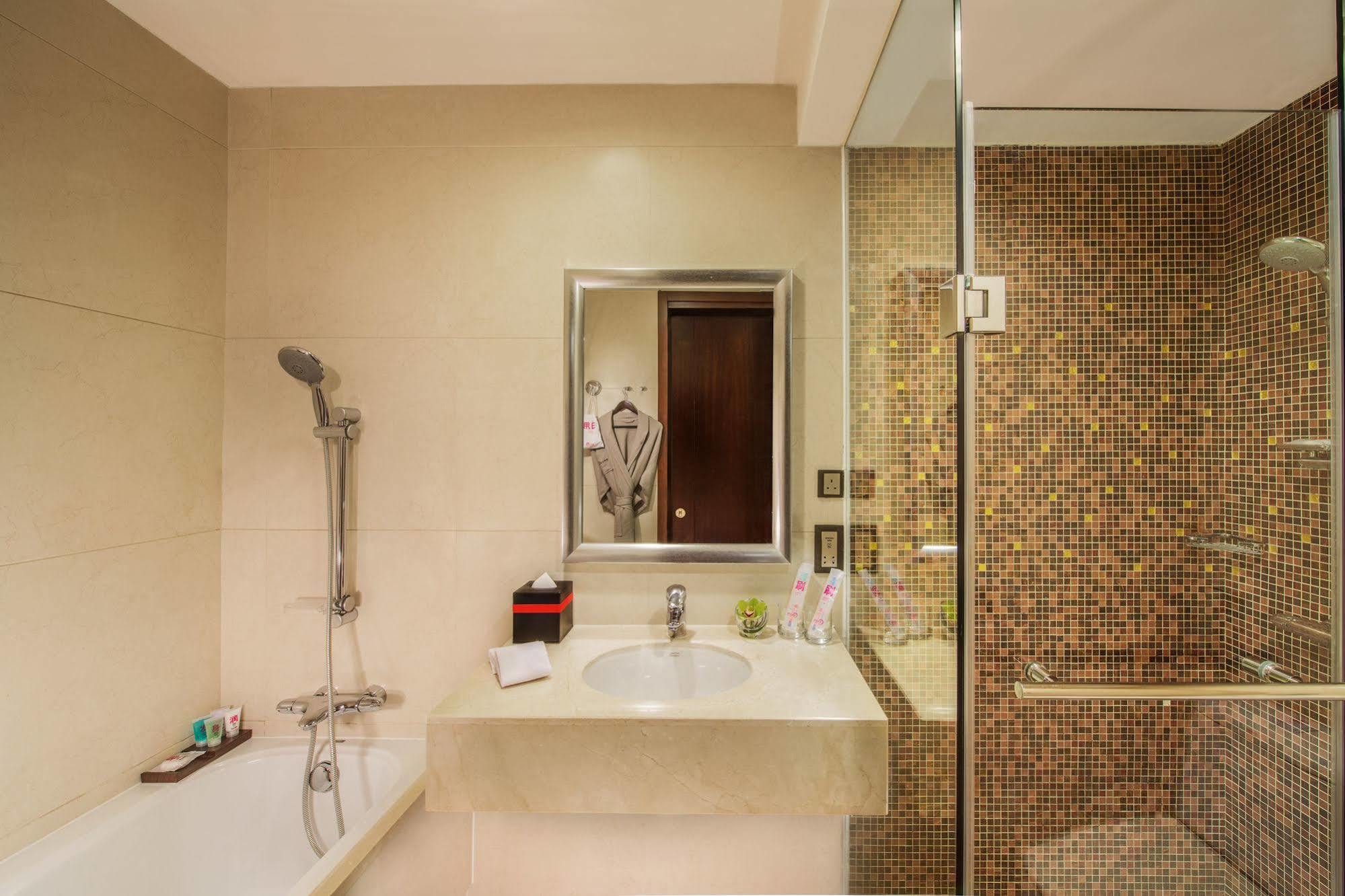 Broadway Khách sạn 5*