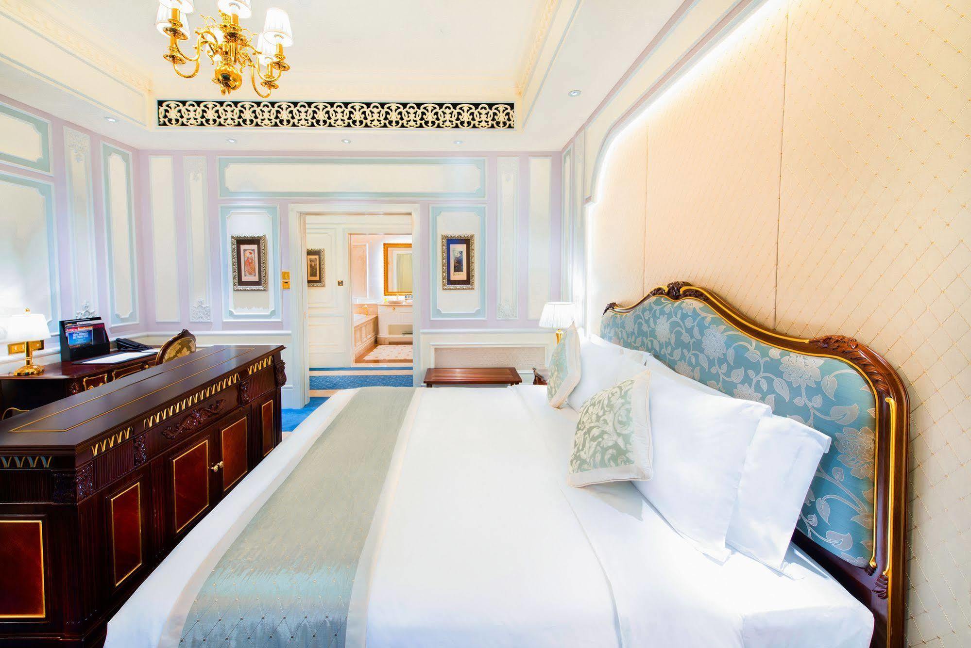 Legend Palace Hotel 5*