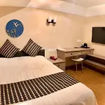 Holiday Hotel