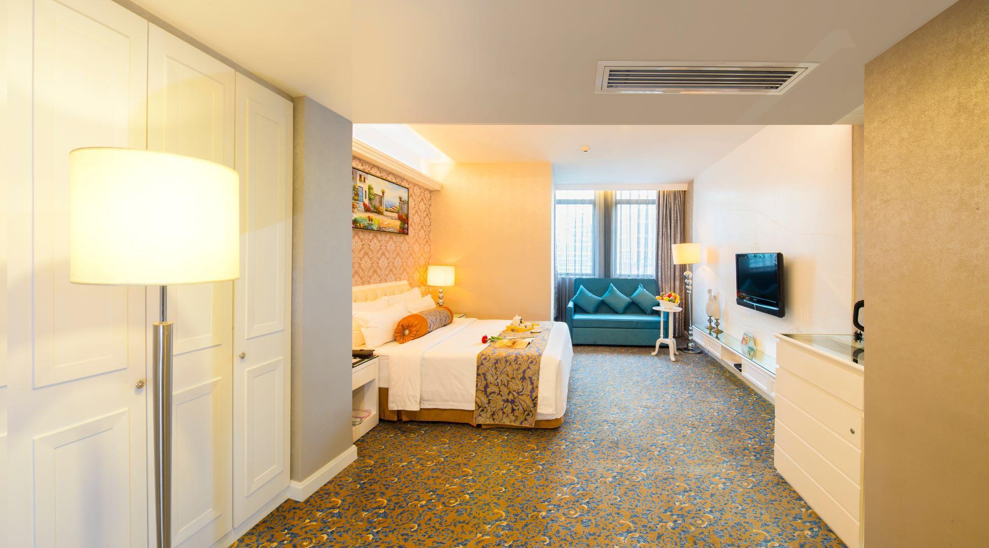 Metropole Hotel 3*