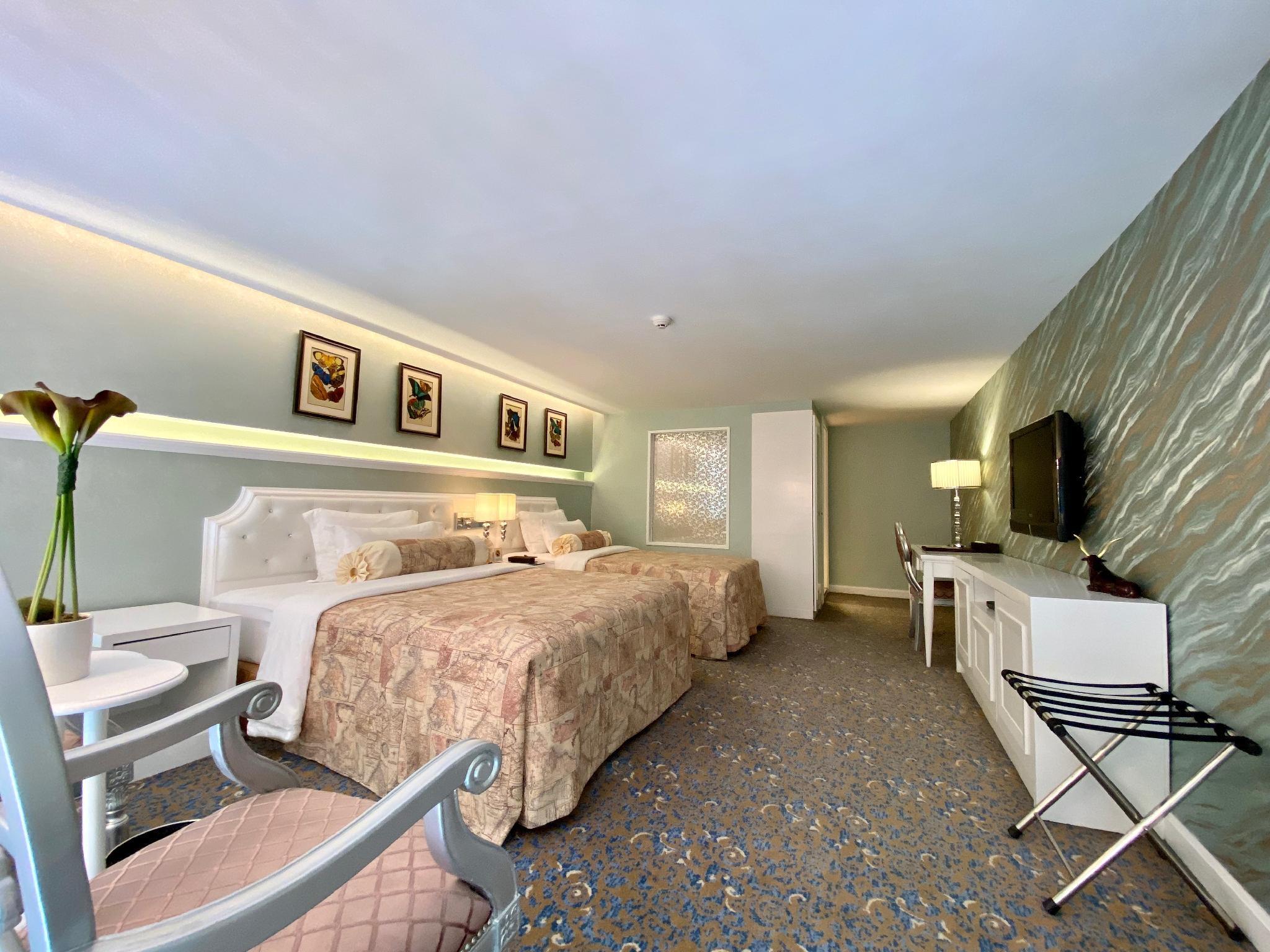 Metropole Hotel 3*