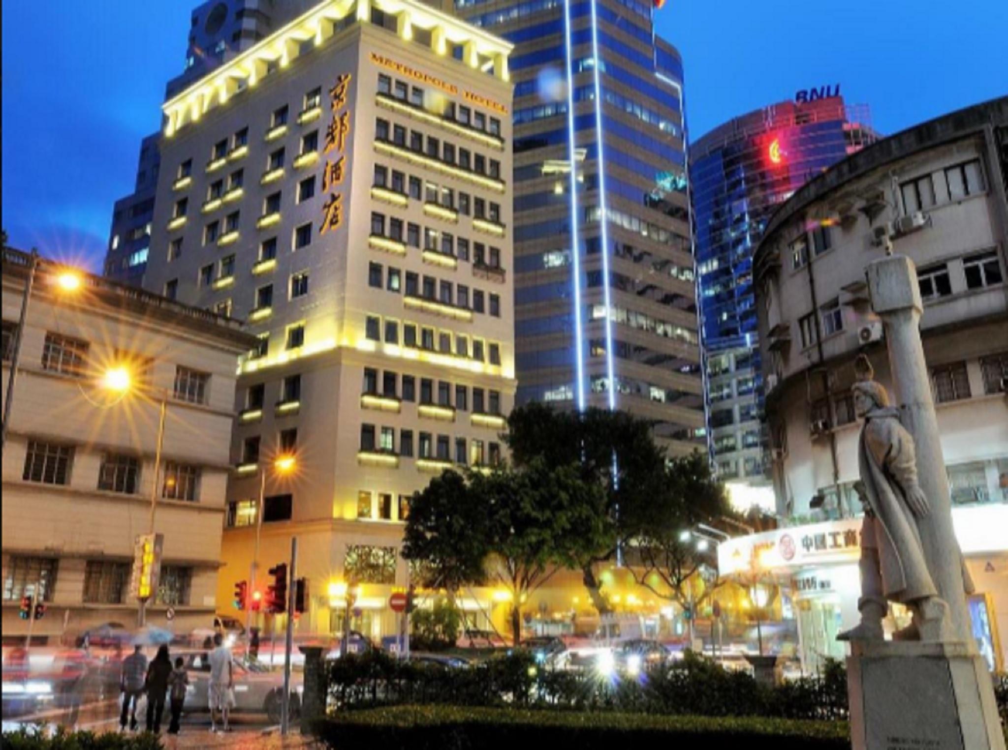 Metropole Hotel 3*