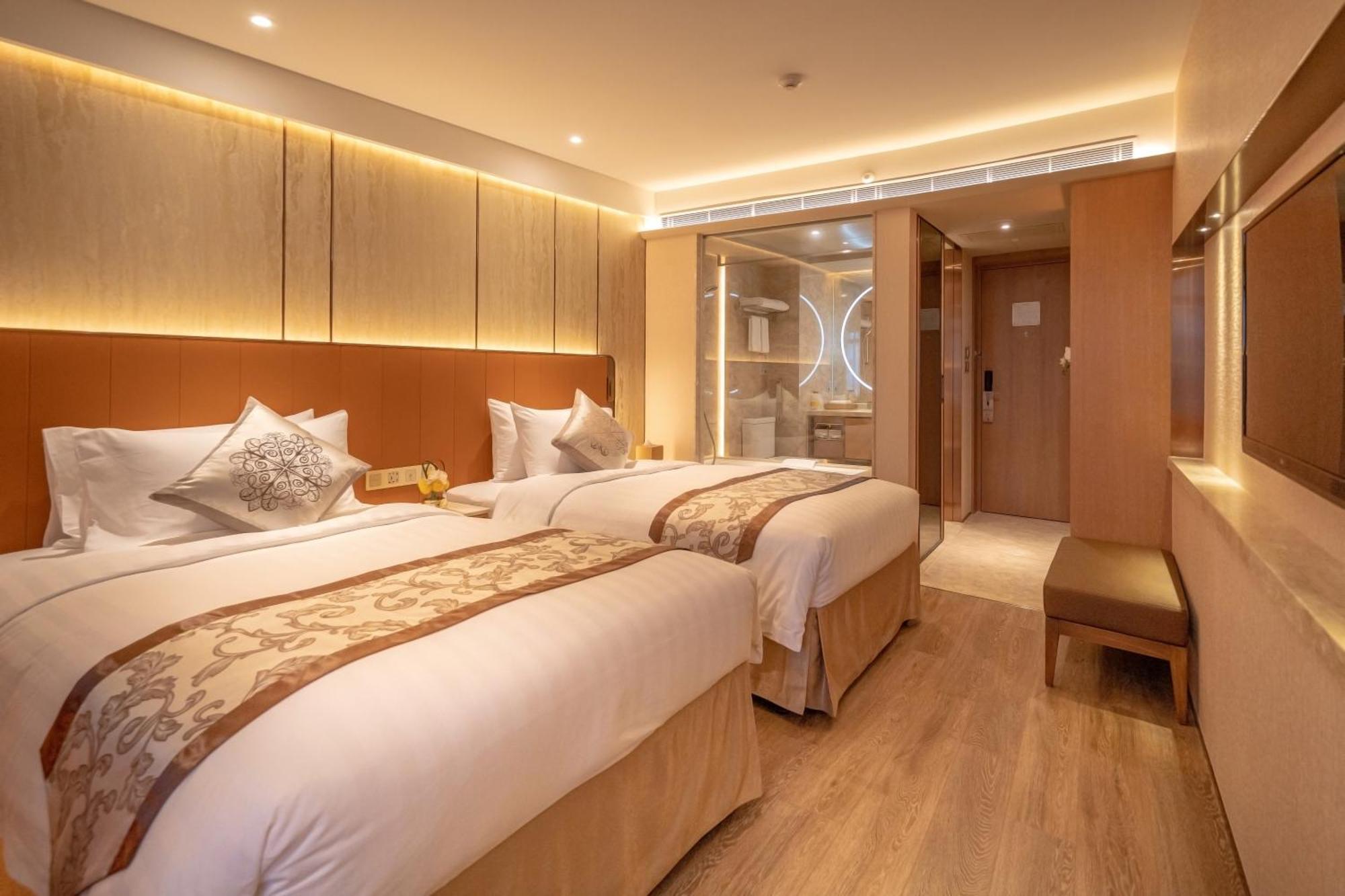 Golden Dragon Hotel 4*
