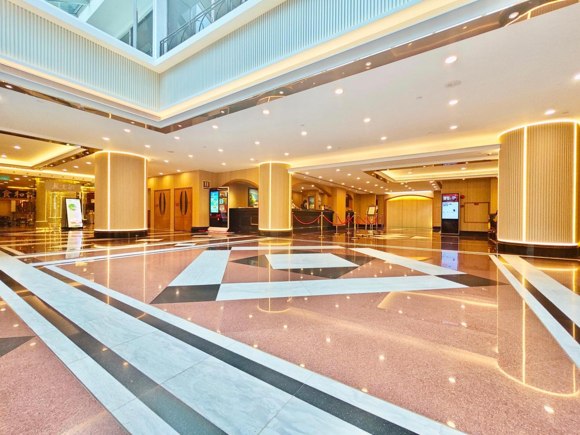 Riviera Hotel
