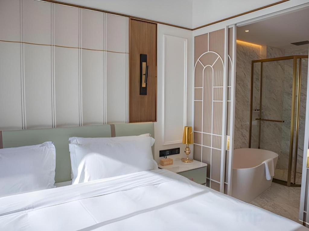 Yoho World Hotel