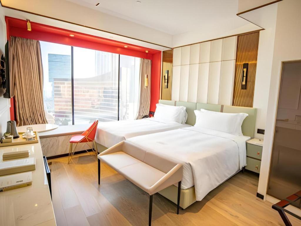 Yoho World Hotel