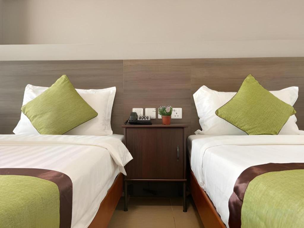 Grand Harbour Hotel
