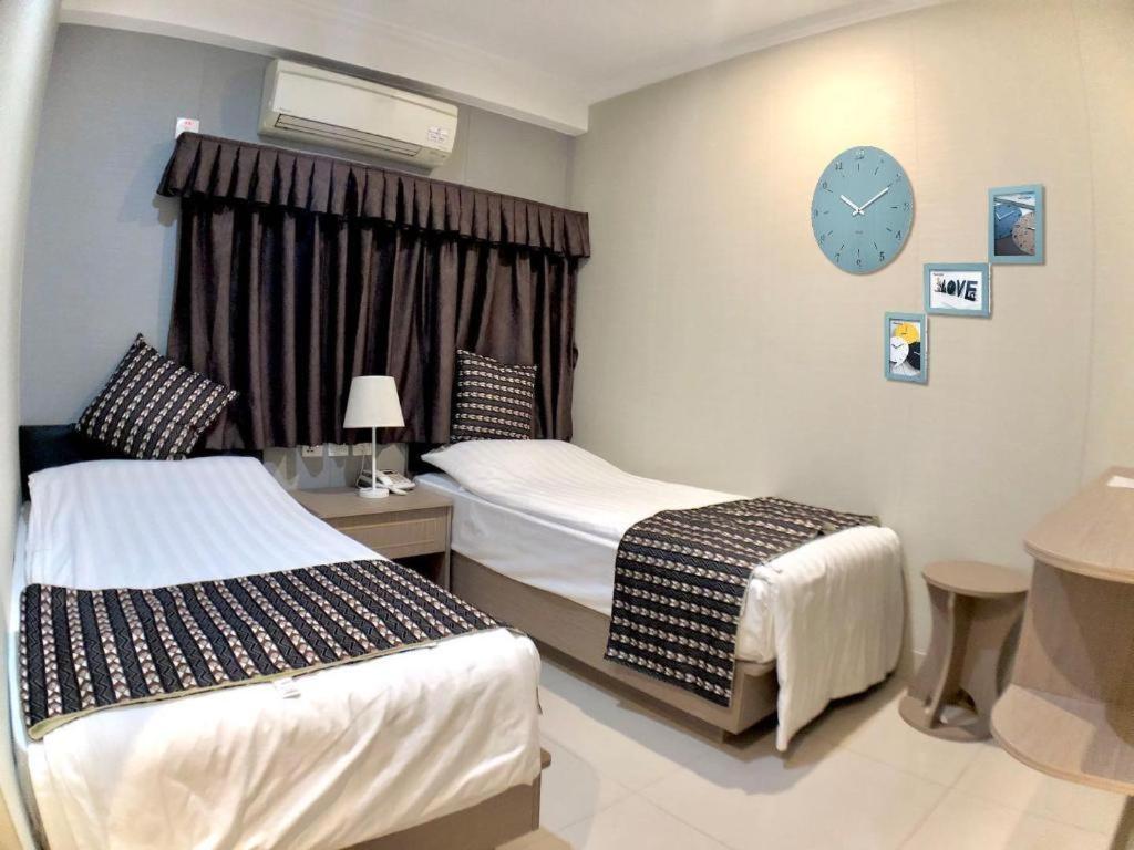 Holiday Hotel 2*