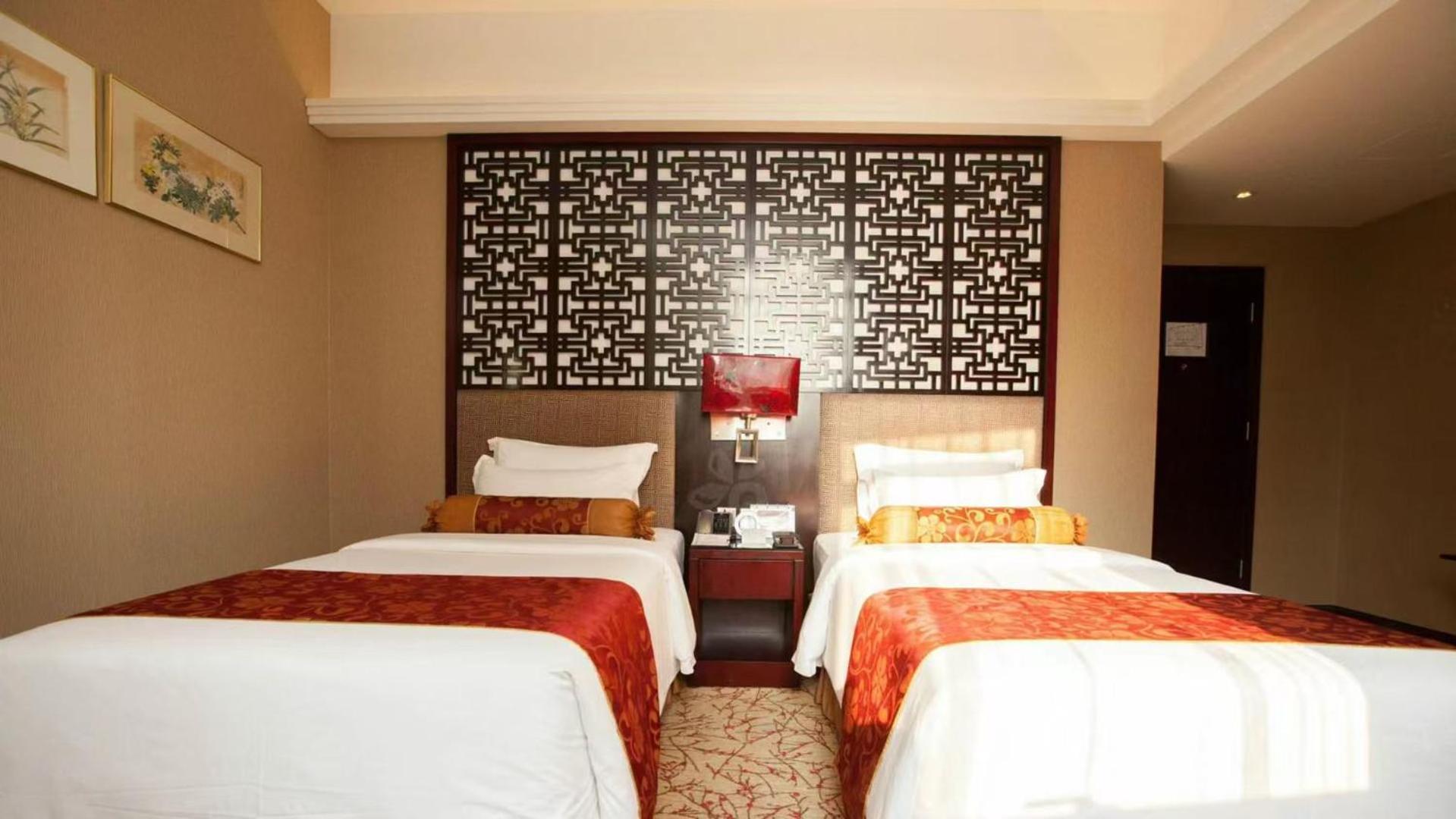 Metropole Hotel 3*