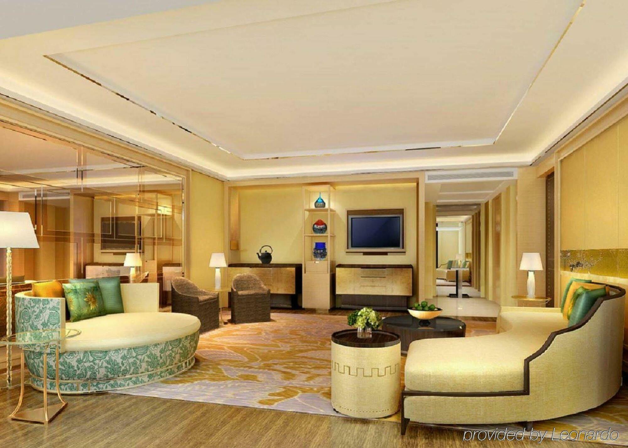 Galaxy Hotel 5*