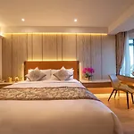 Hotel Golden Dragon