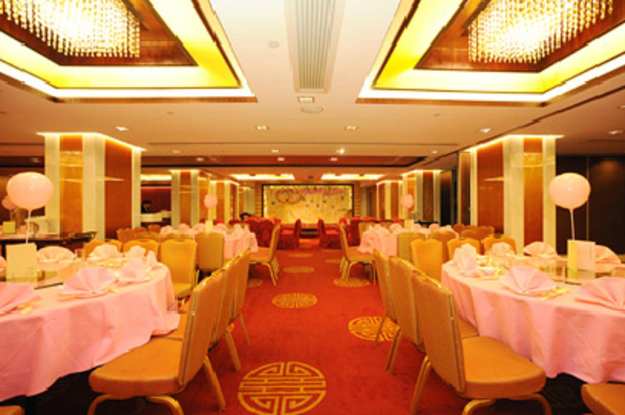 Emperor Hotel 3*