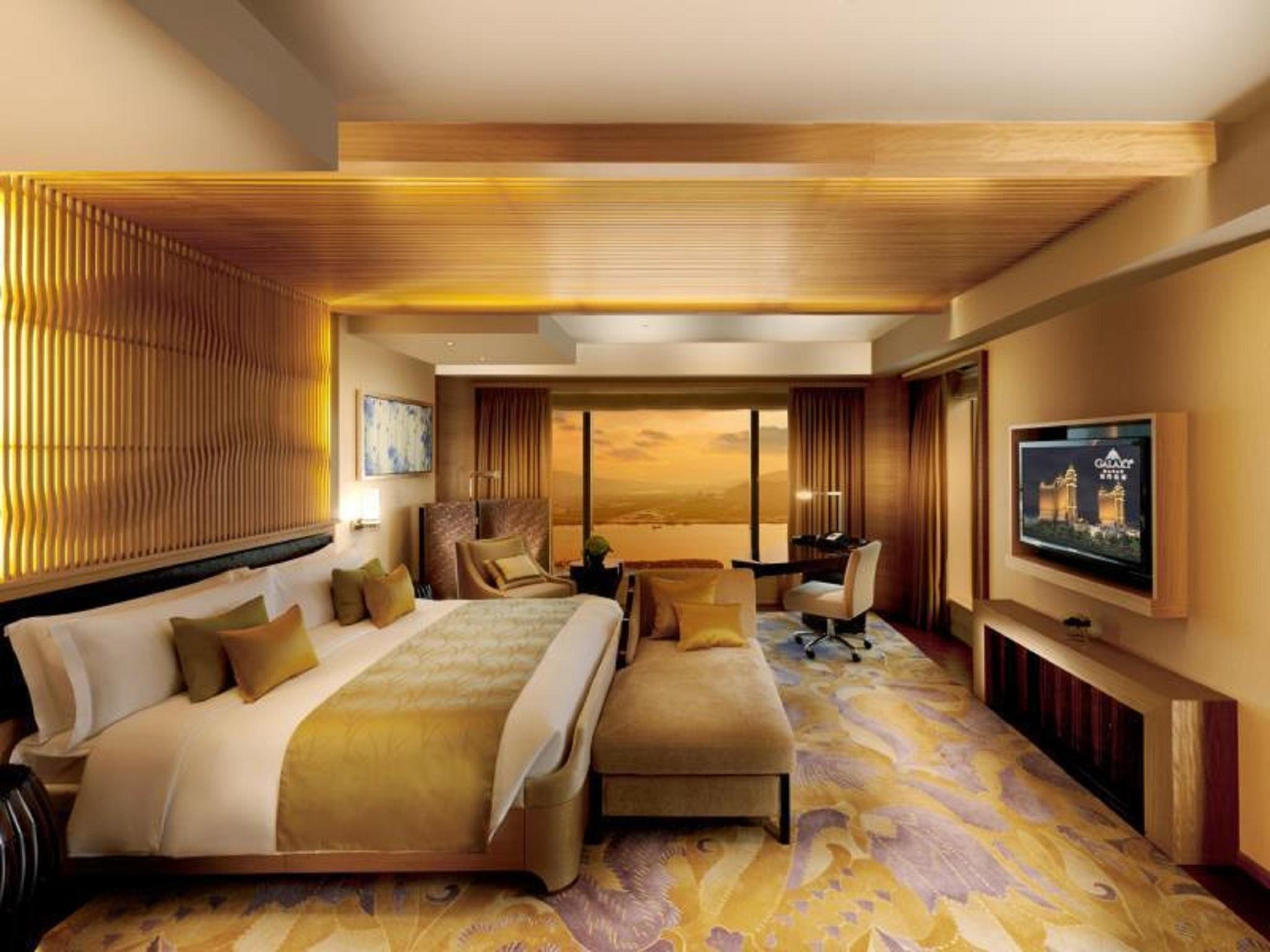 Galaxy Hotel 5*