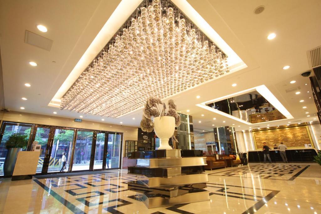 Beverly Plaza Hotel 4*