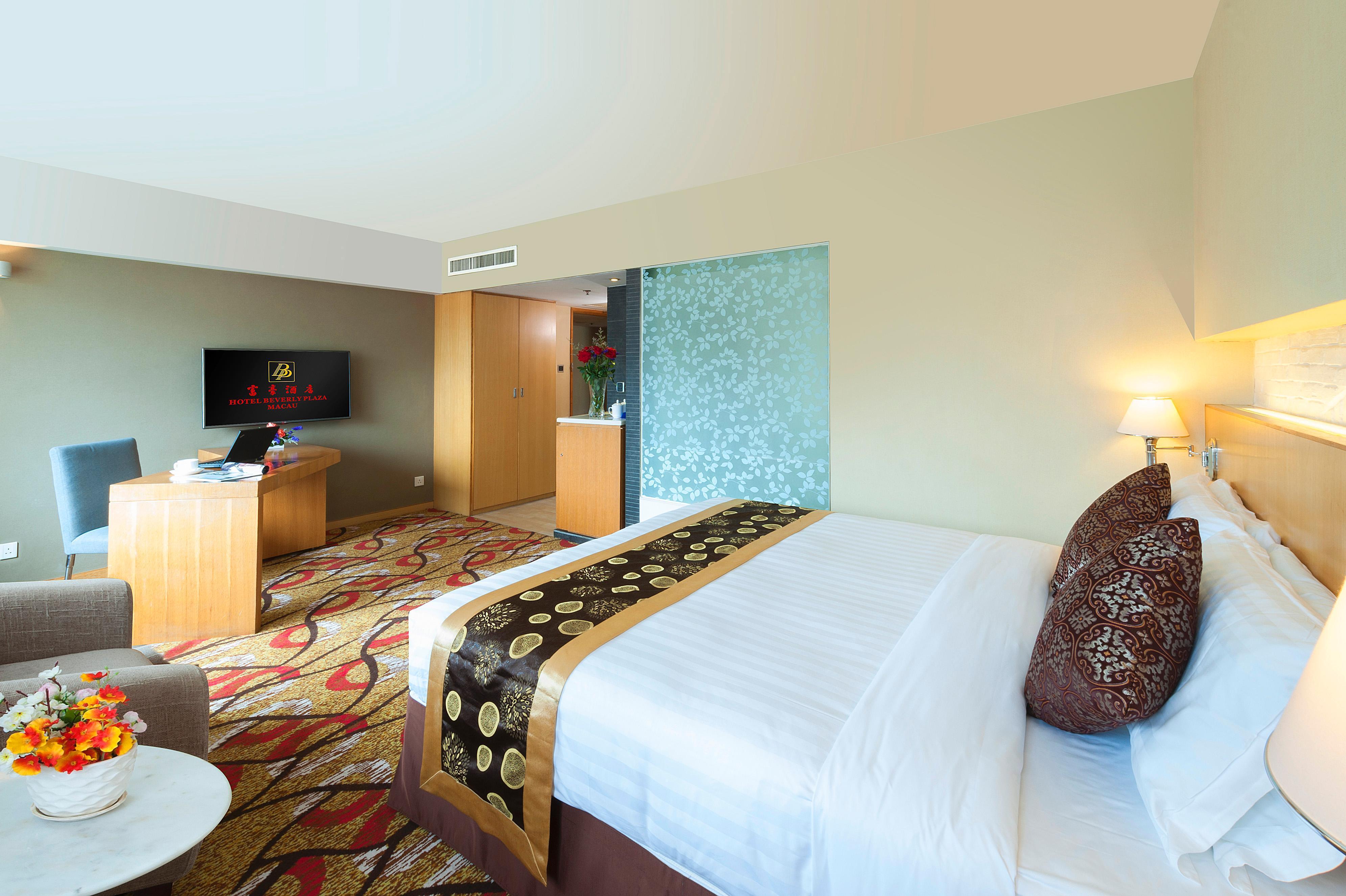 Beverly Plaza Hotel 4*