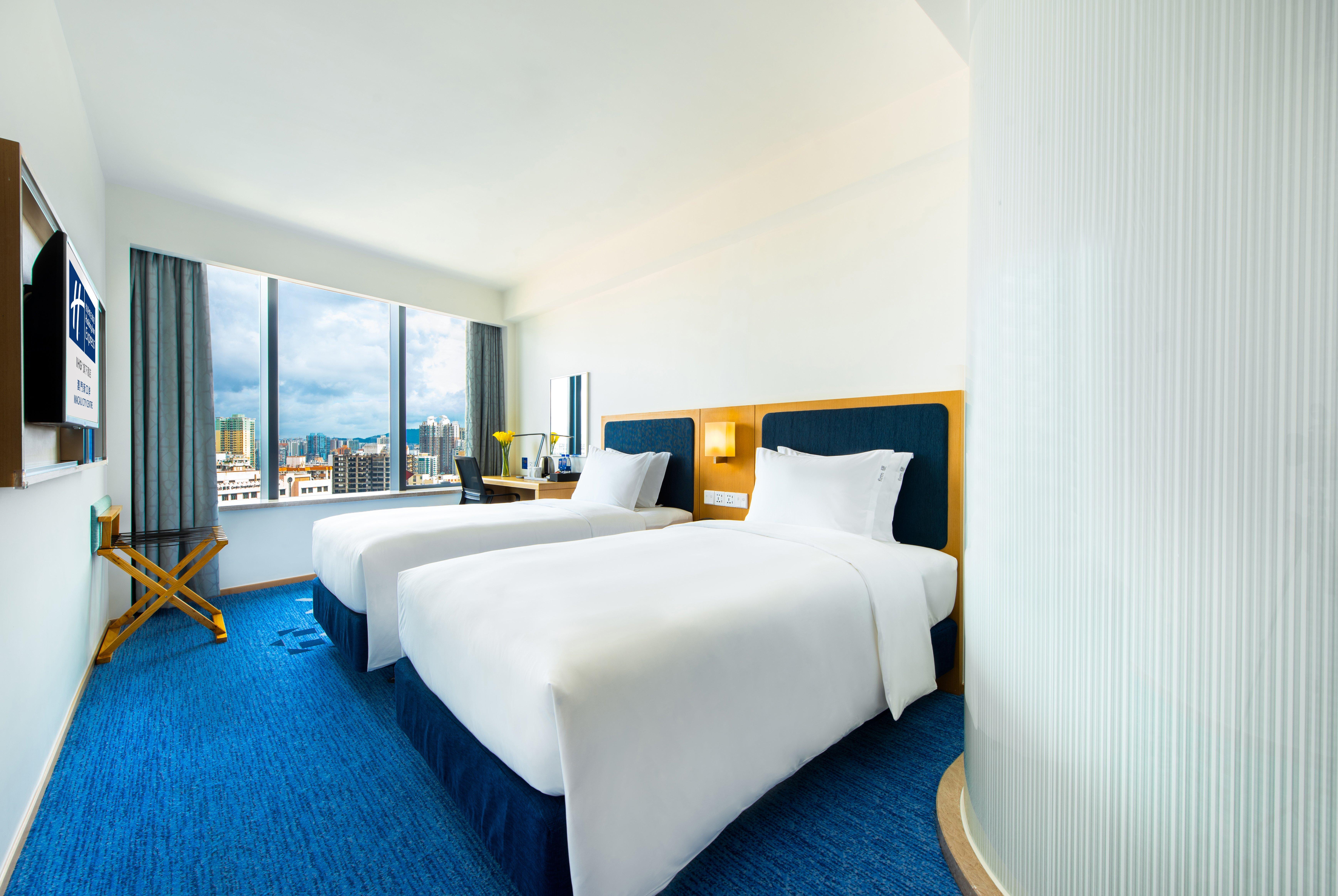 Express Centre By Ihg Hotel 3*
