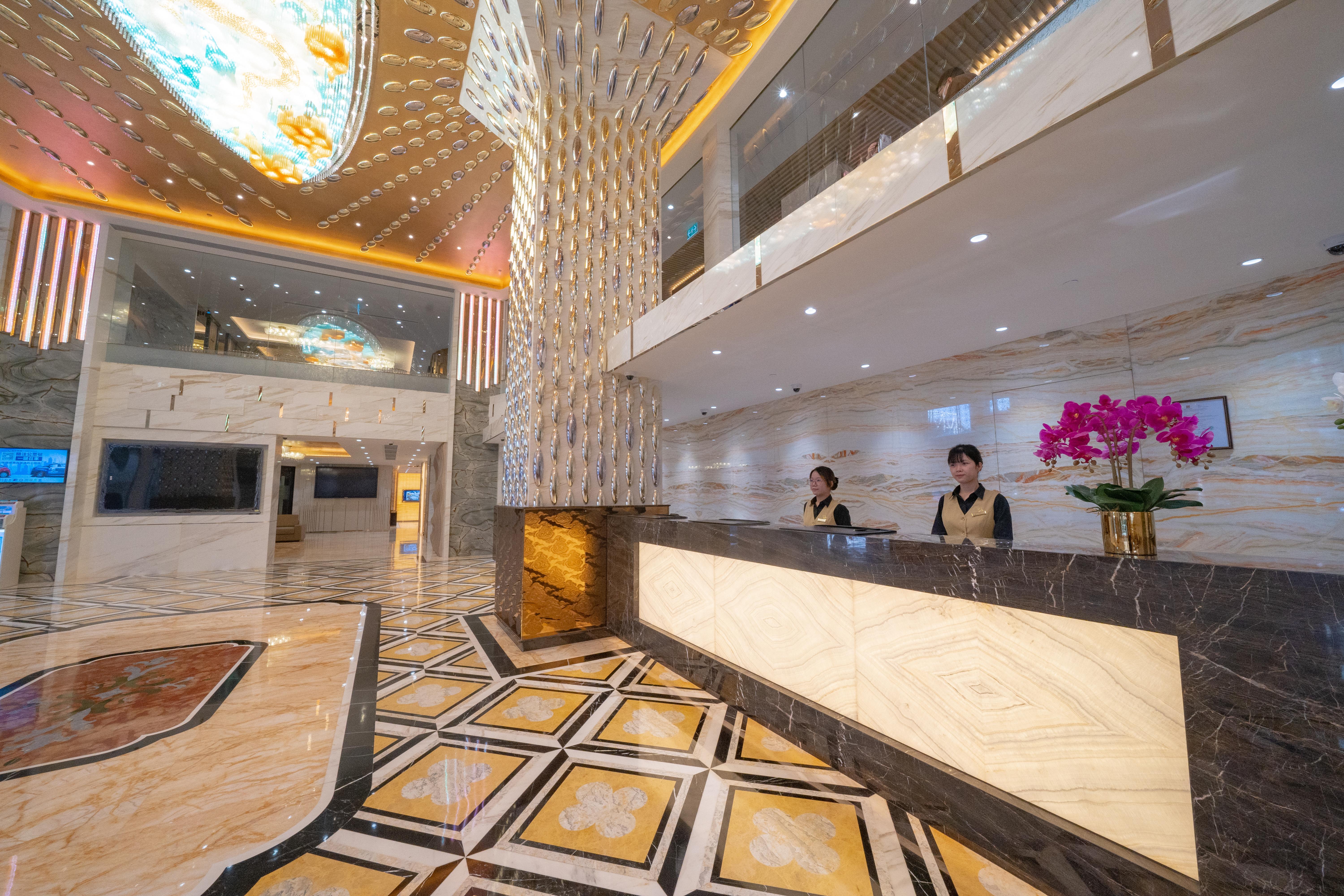 Golden Dragon Hotel 4*