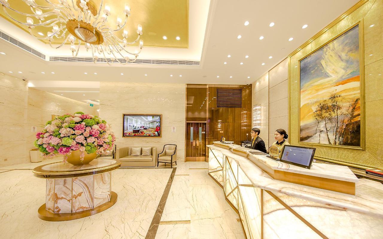 Royal Dragon Hotel 3*