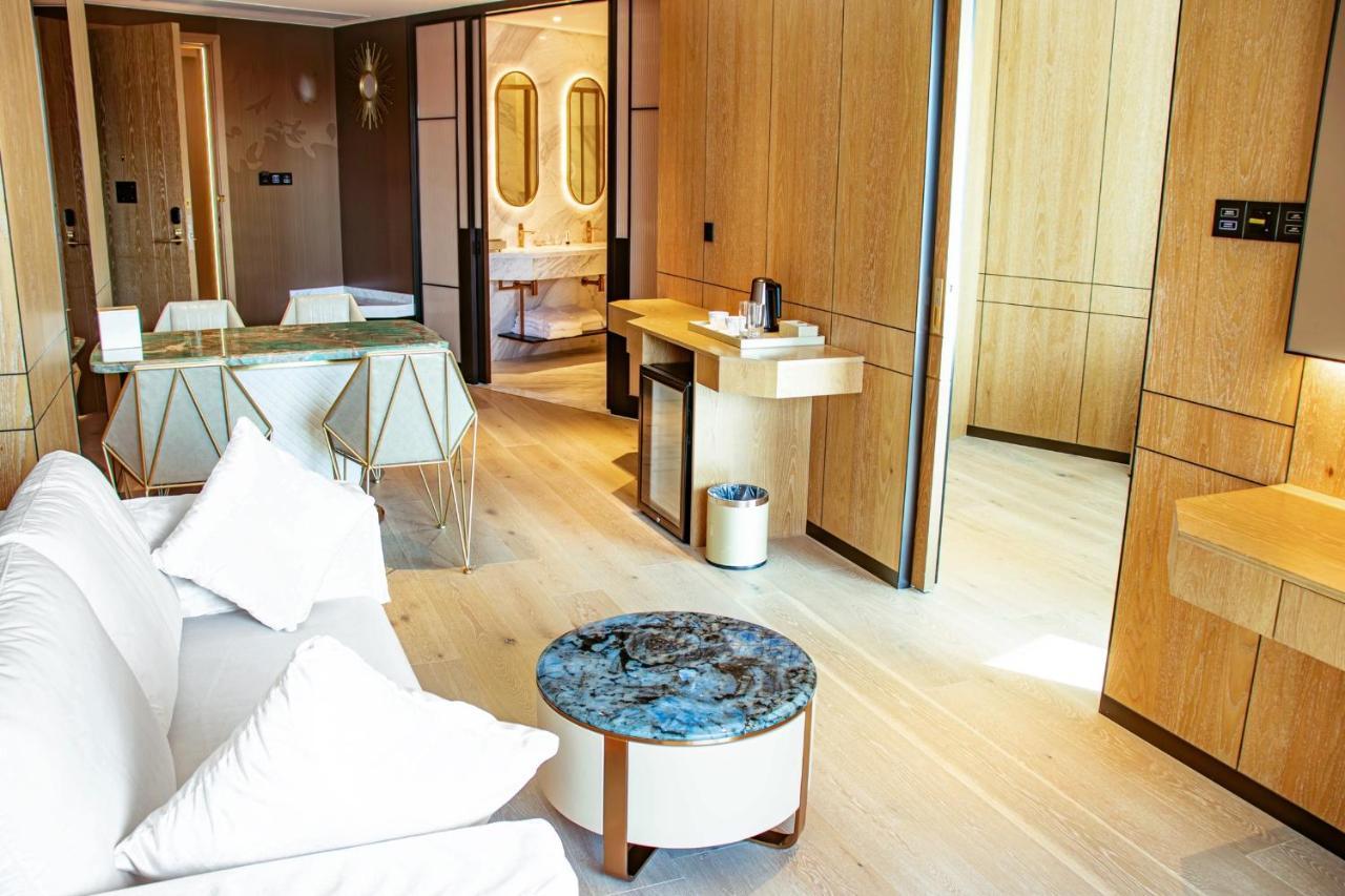 Yoho Treasure Island Hotel 5*