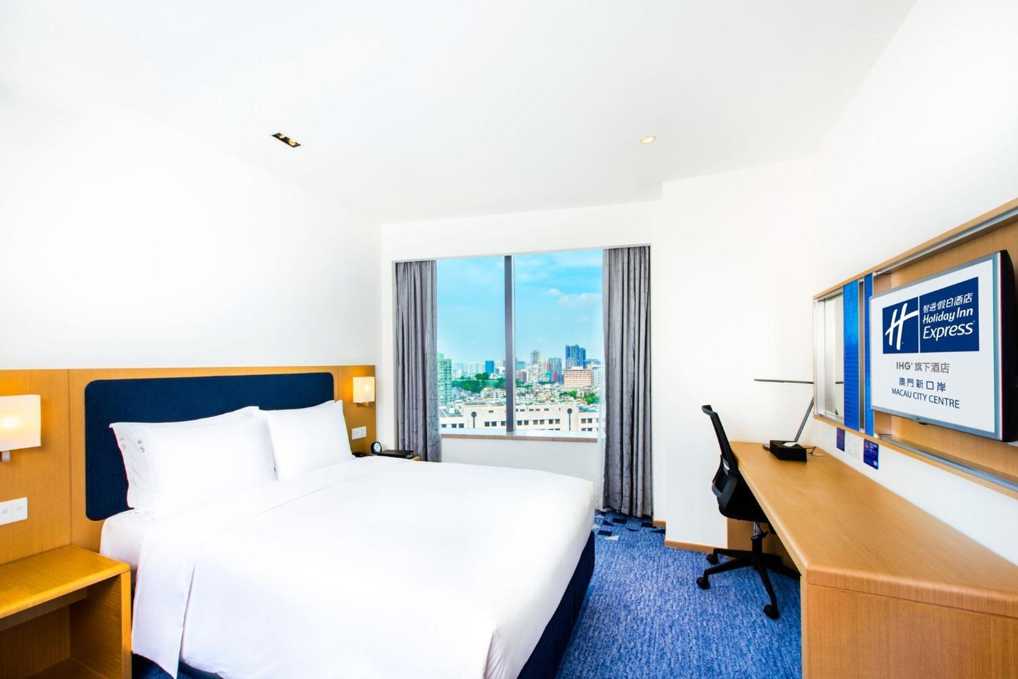 Express Centre By Ihg Hotel 3*