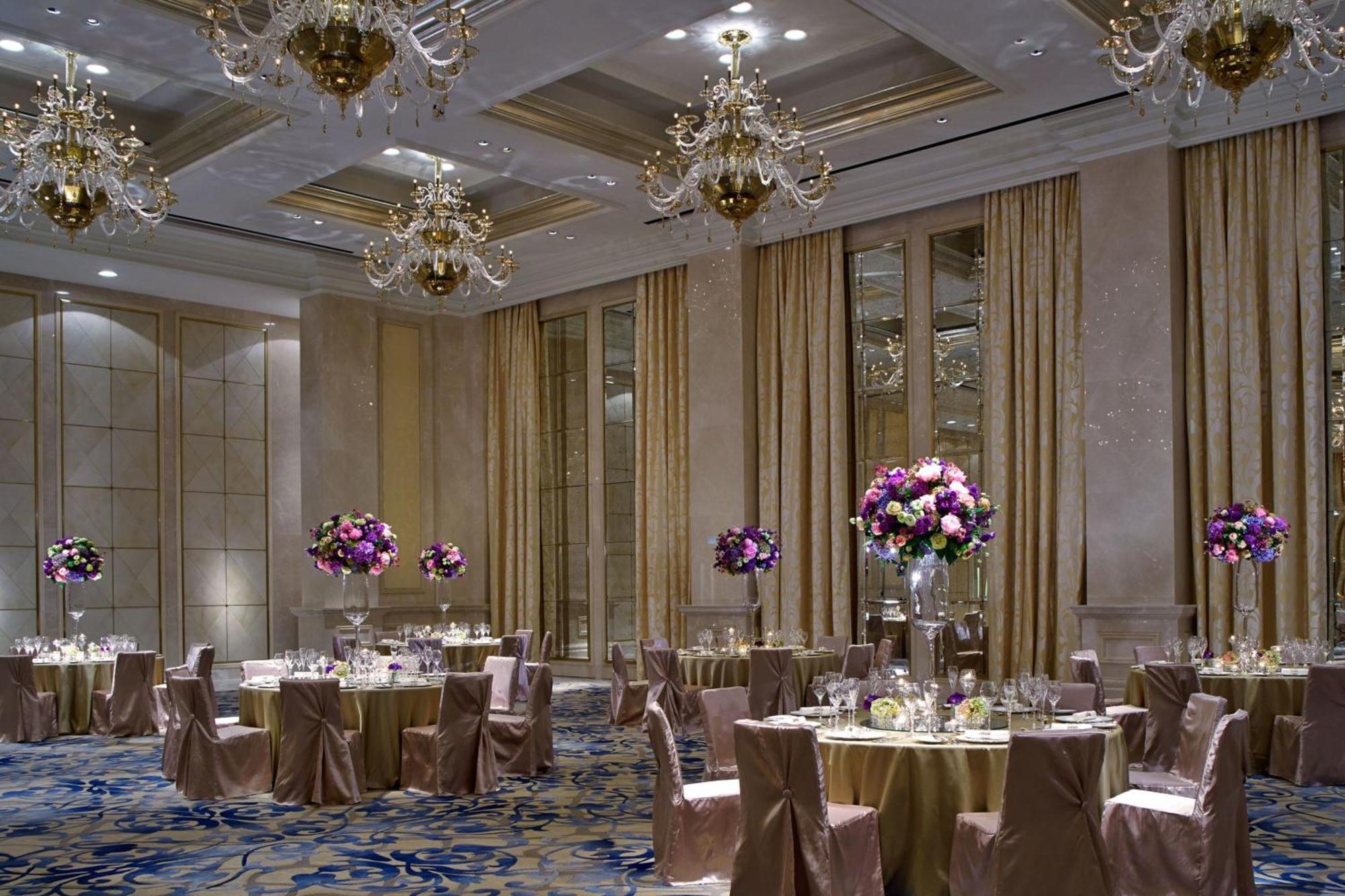 The Ritz-carlton, Hotel