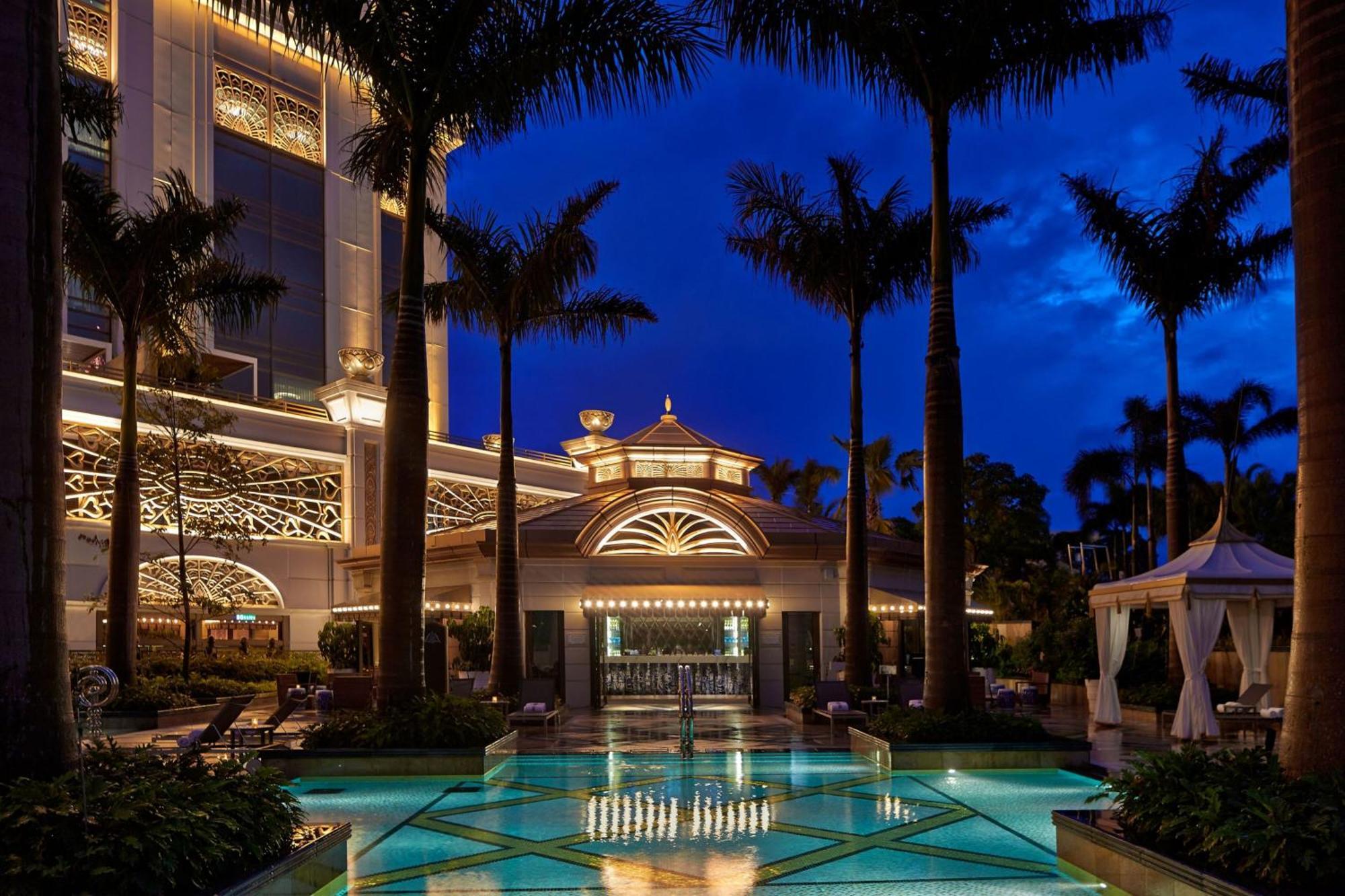 The Ritz-carlton,