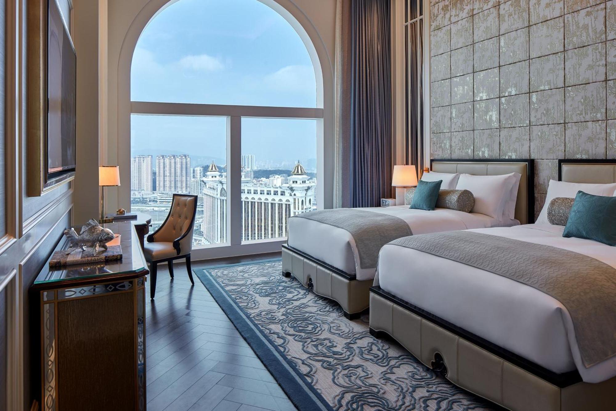 The Ritz-carlton, Hotel