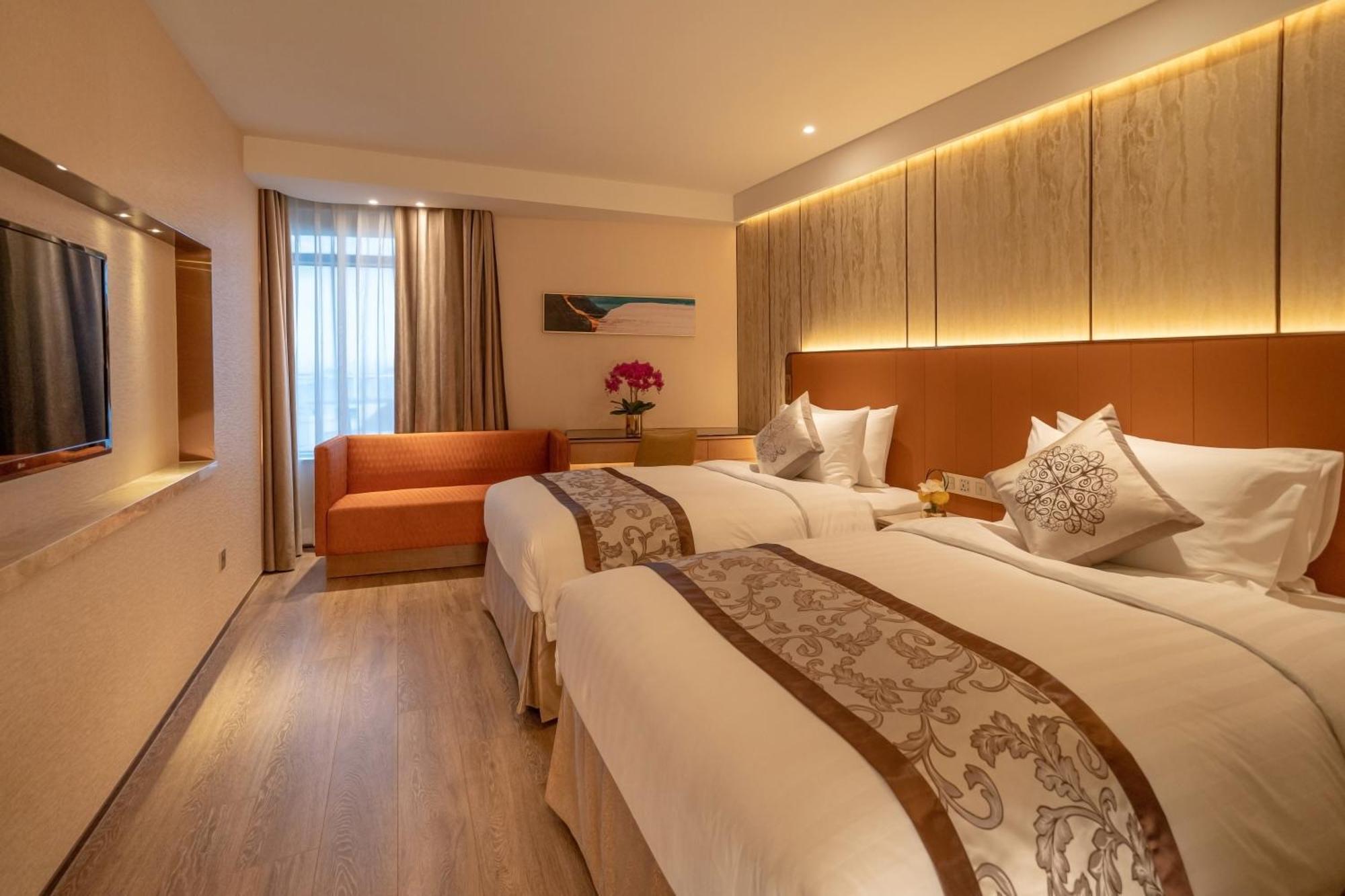 Hotel Golden Dragon 4*