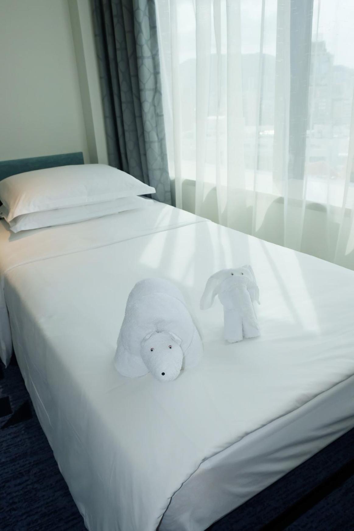 Express Centre By Ihg Hotel 3*