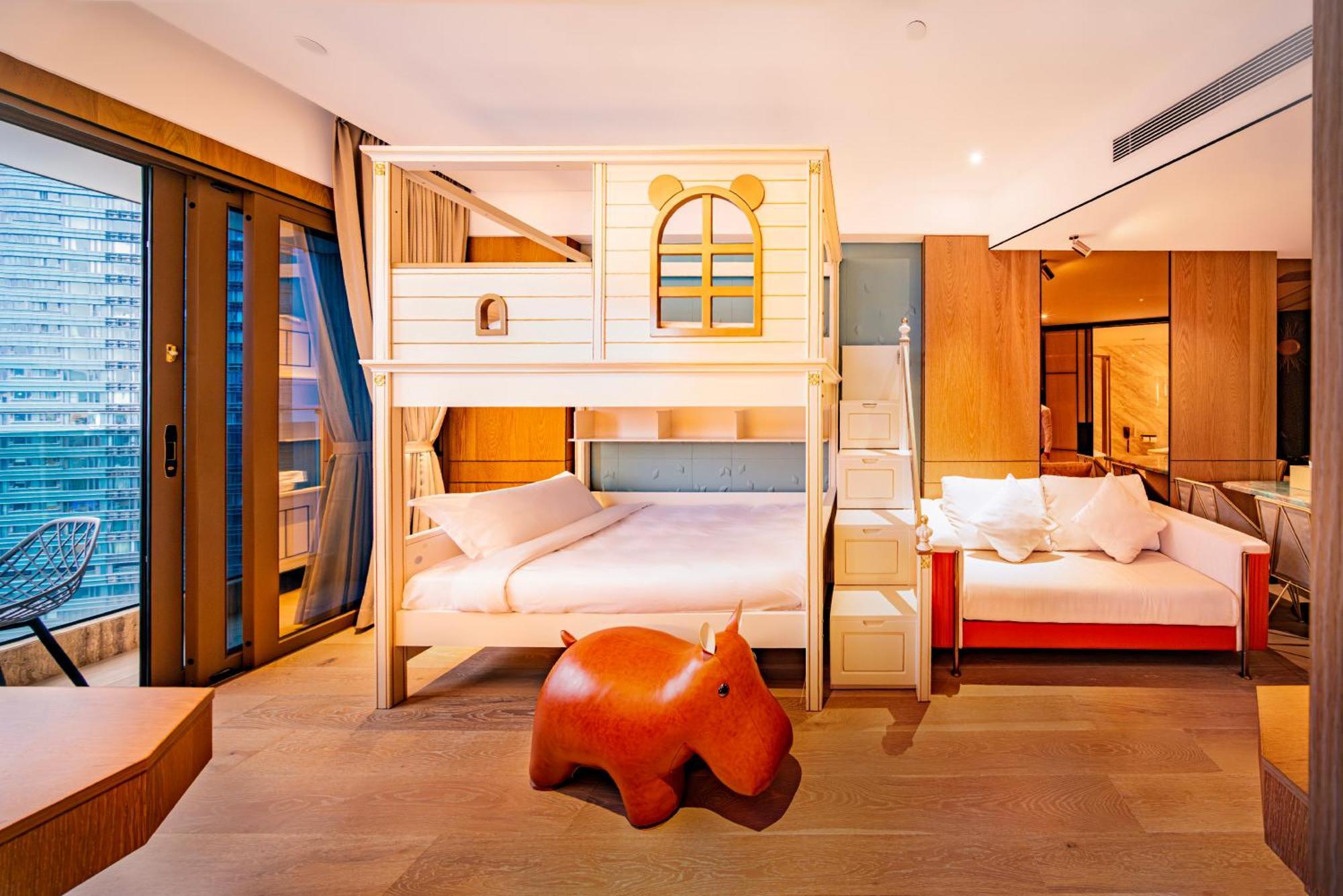 Yoho Treasure Island Hotel Makau