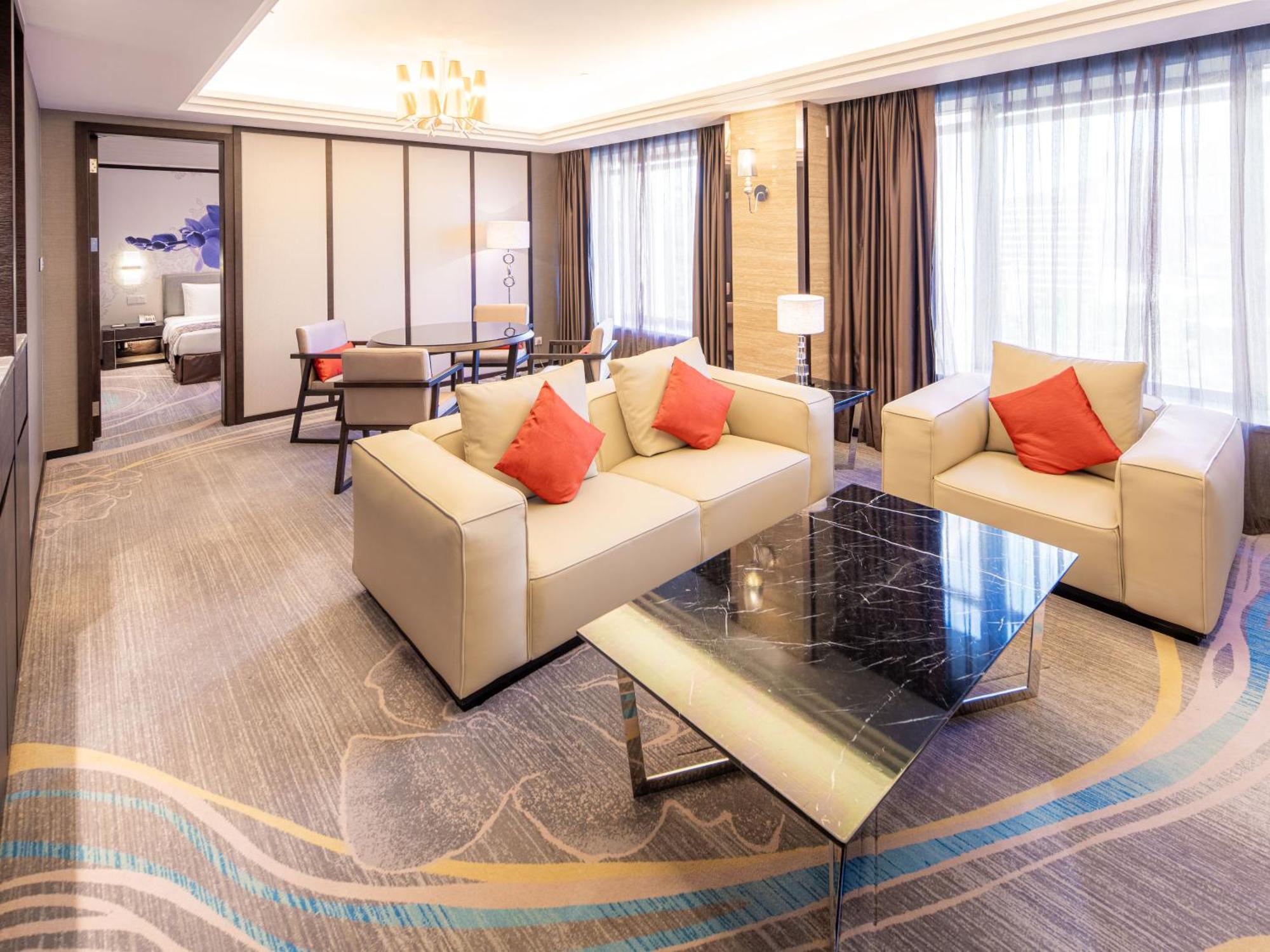 Grand Emperor Hotel