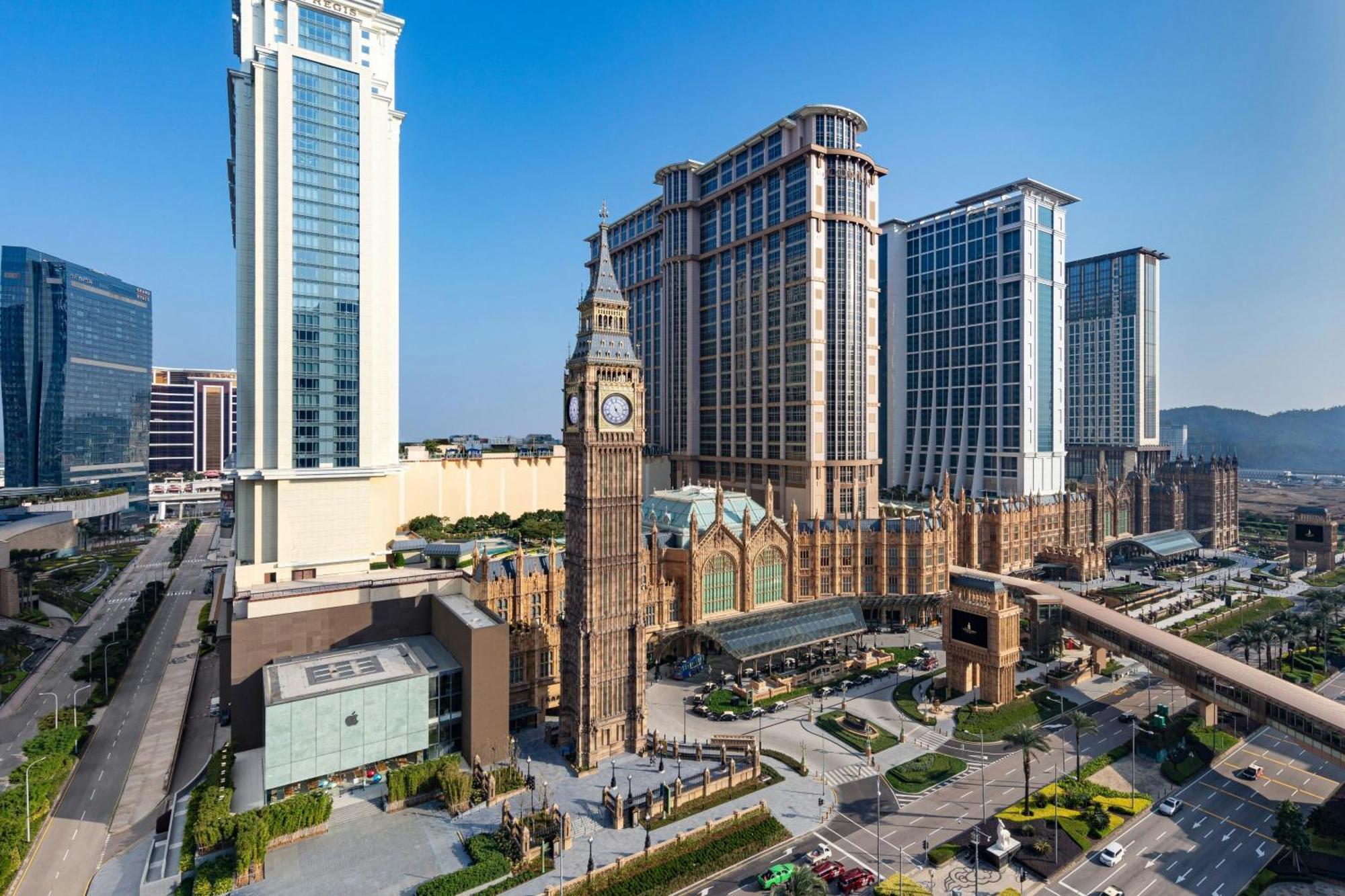 Resort St. Regis 5*