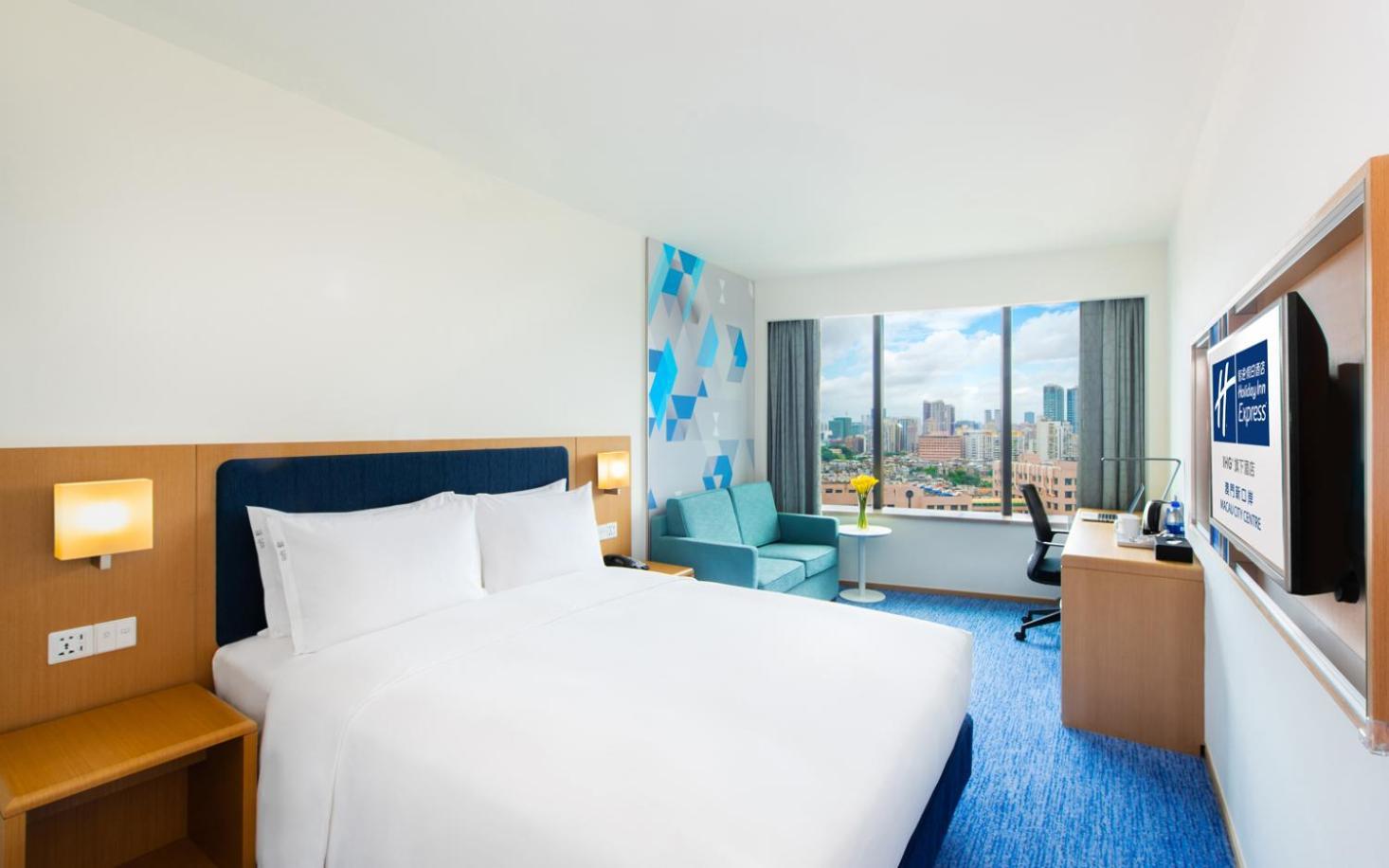 Hotel Express Centre By Ihg 3*