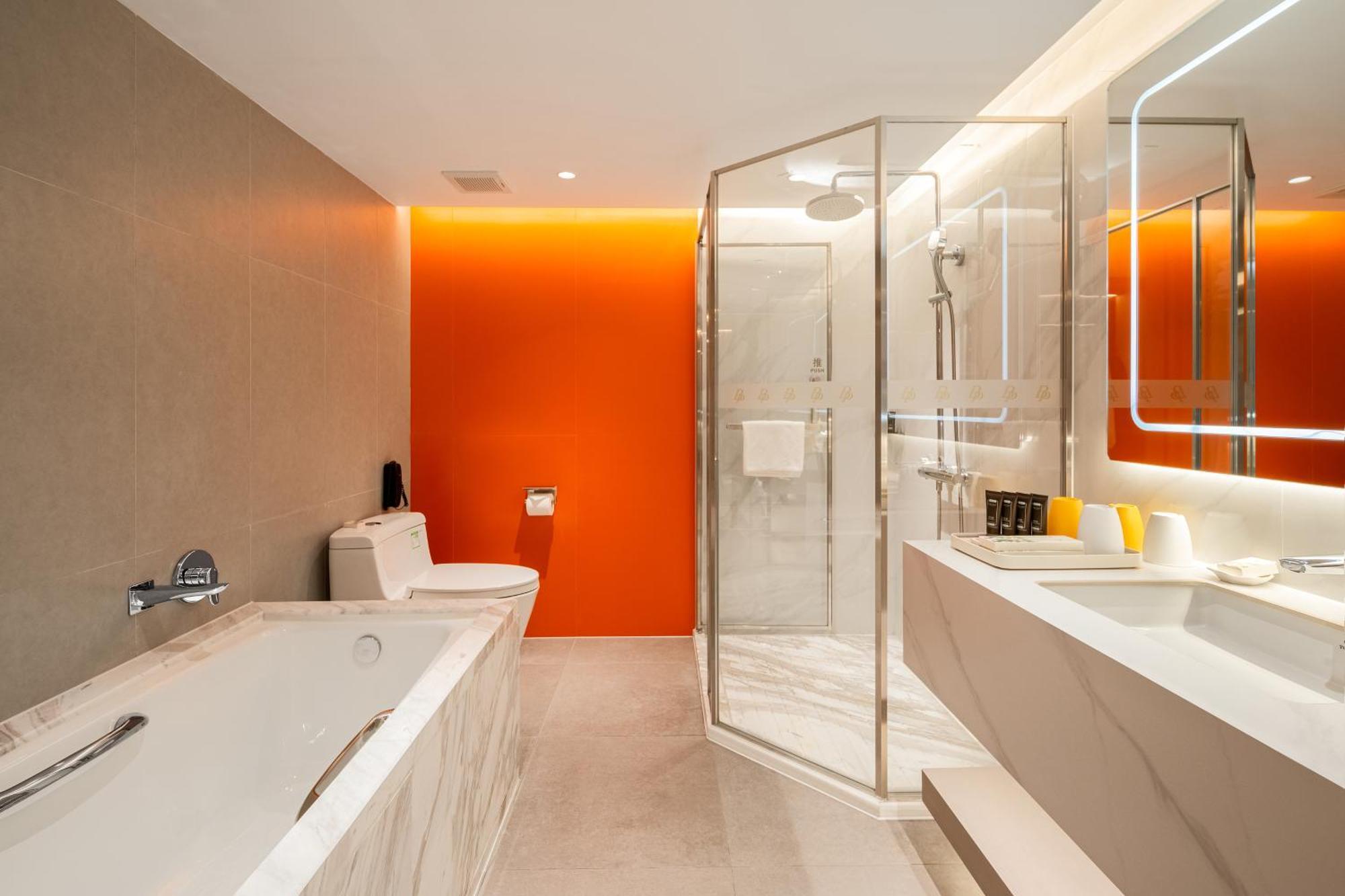Beverly Plaza Hotel 4*