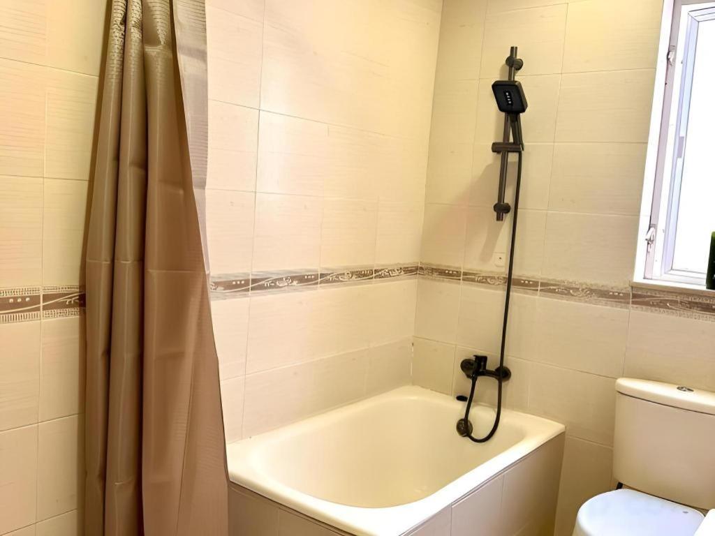 Man Va Hotel 2*