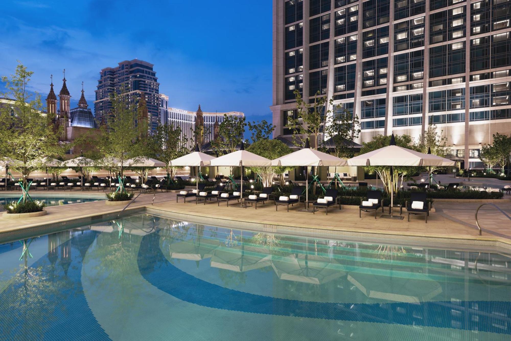 Londoner Grand, A Luxury Collection Hotel, 5*