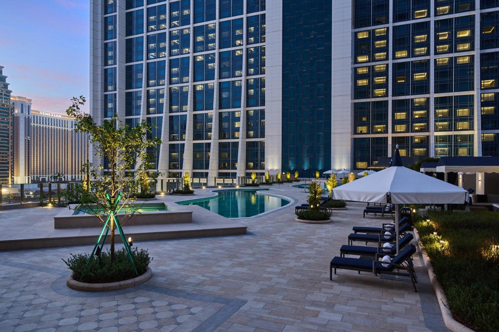 Hotel Londoner Grand, A Luxury Collection Hotel, 5*