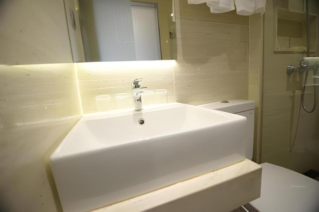 Khách sạn Hong Thai 2*