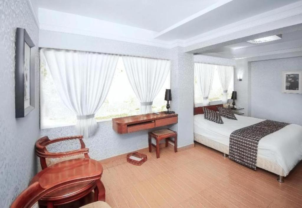 Hotel Holiday Hotel