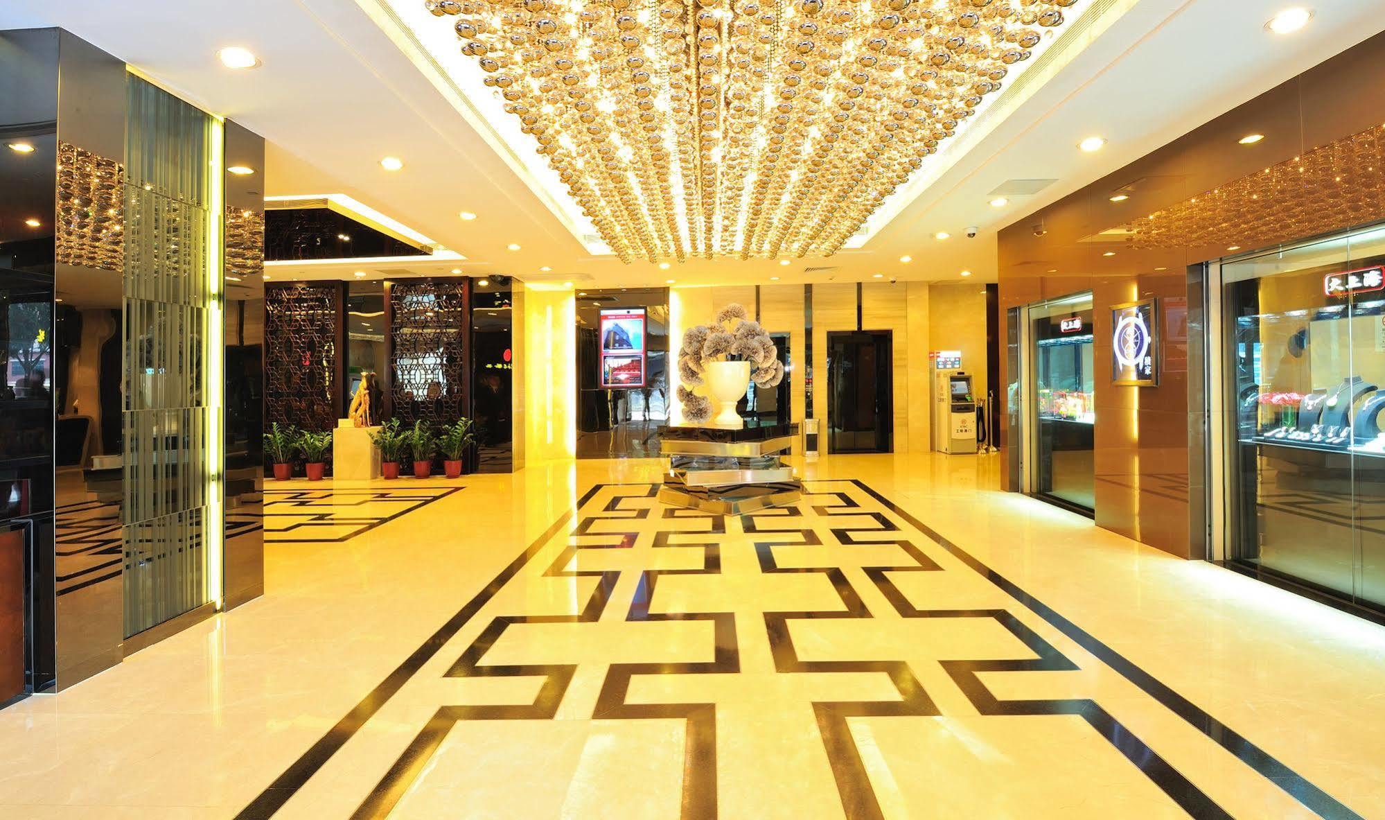 Hotel Beverly Plaza 4*