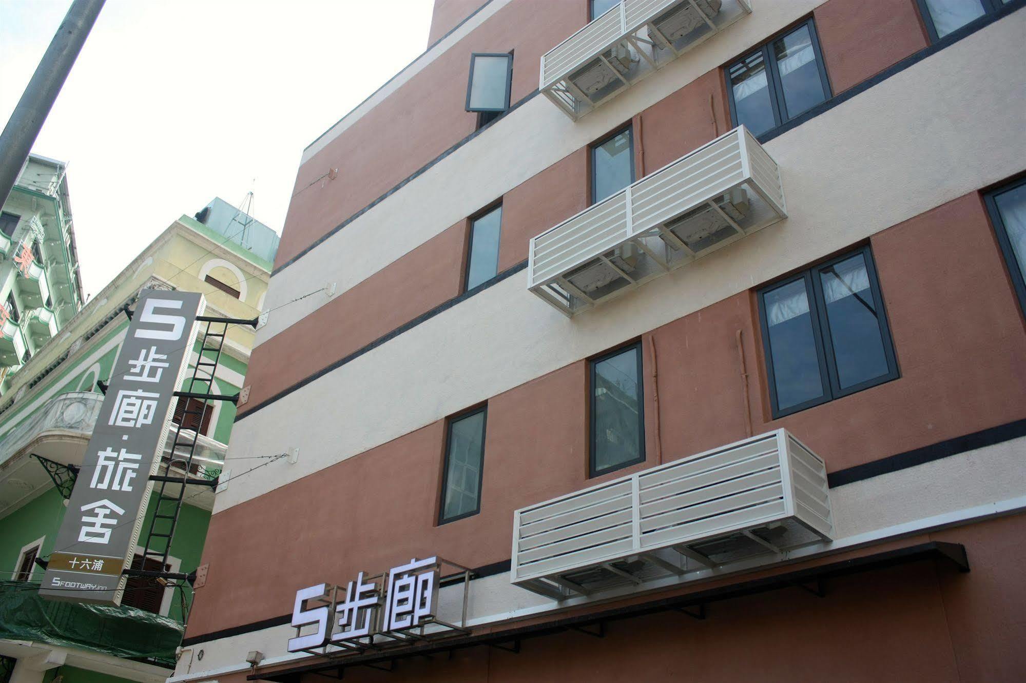 Hotel 5footway.inn Project Ponte 16 2*